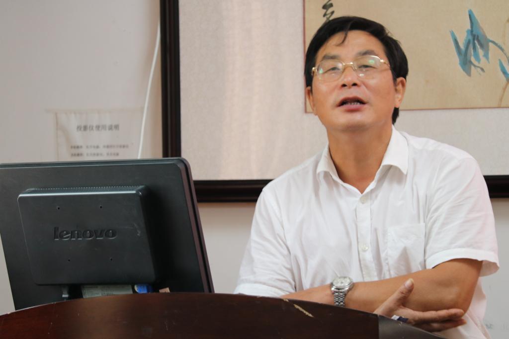 图为 罗惠缙讲话