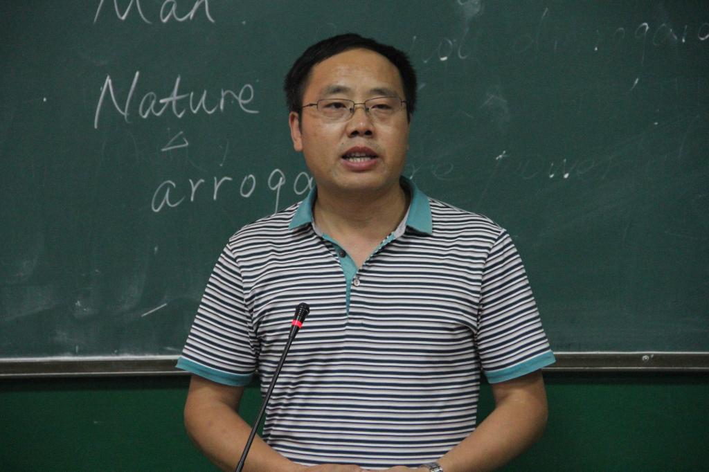 图为 向军讲话