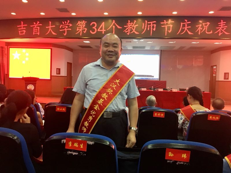 图为 李端生教授