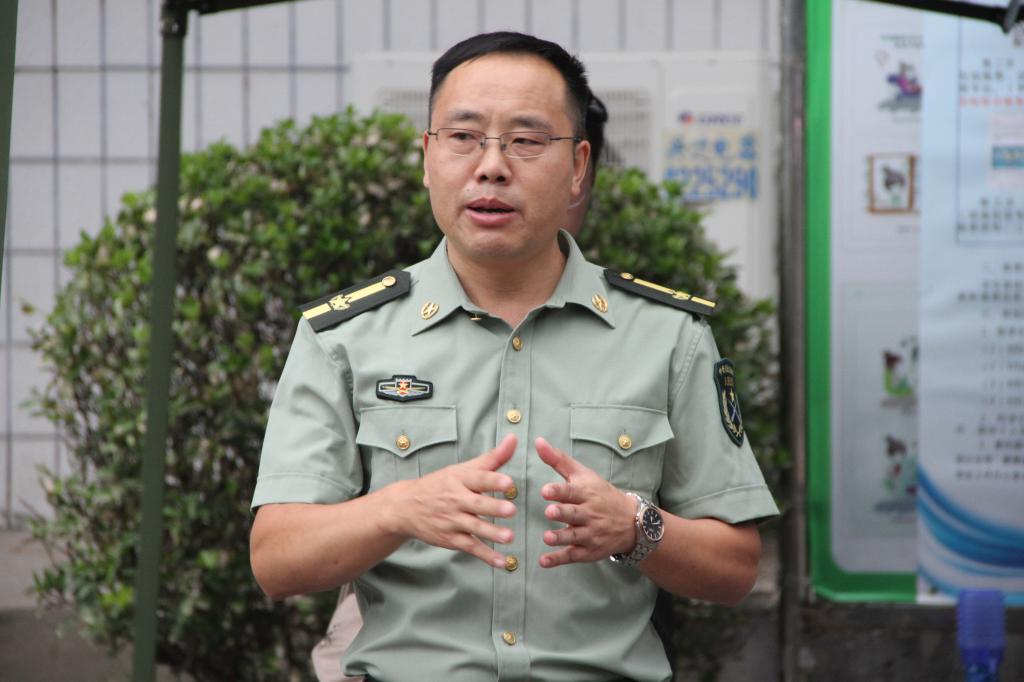 图为 向军讲话
