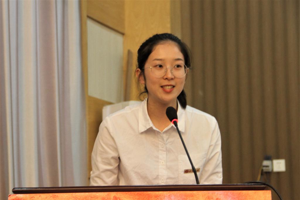 图为 廖妍发言 (王捷 摄)