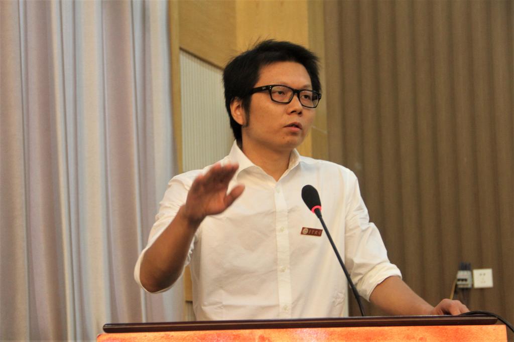 图为 刘泰然发言 (王捷 摄)