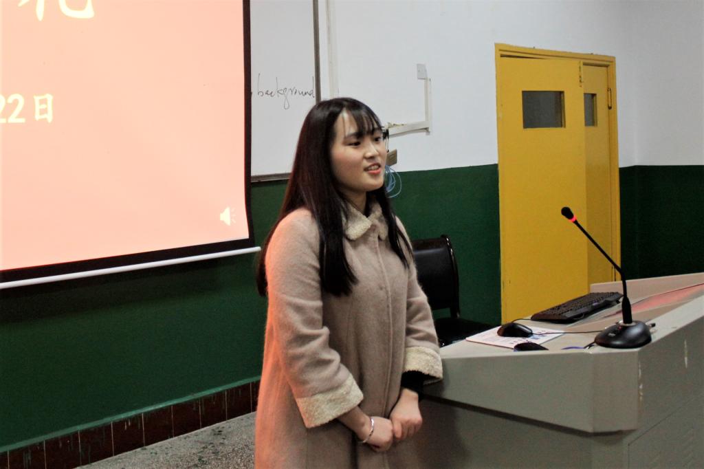 图为 员工代表尹羚又发言(张意 摄)