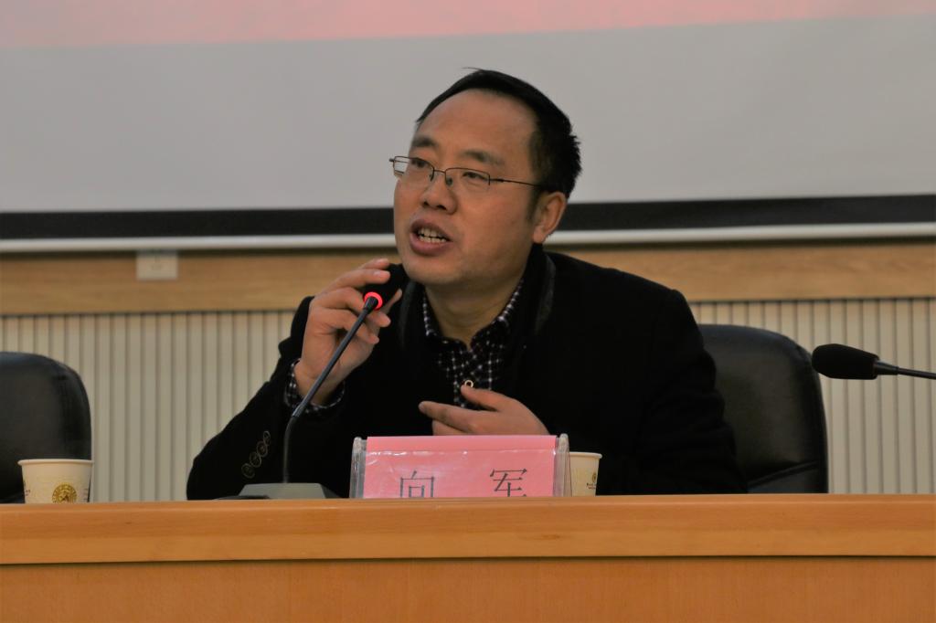图为 向军讲话