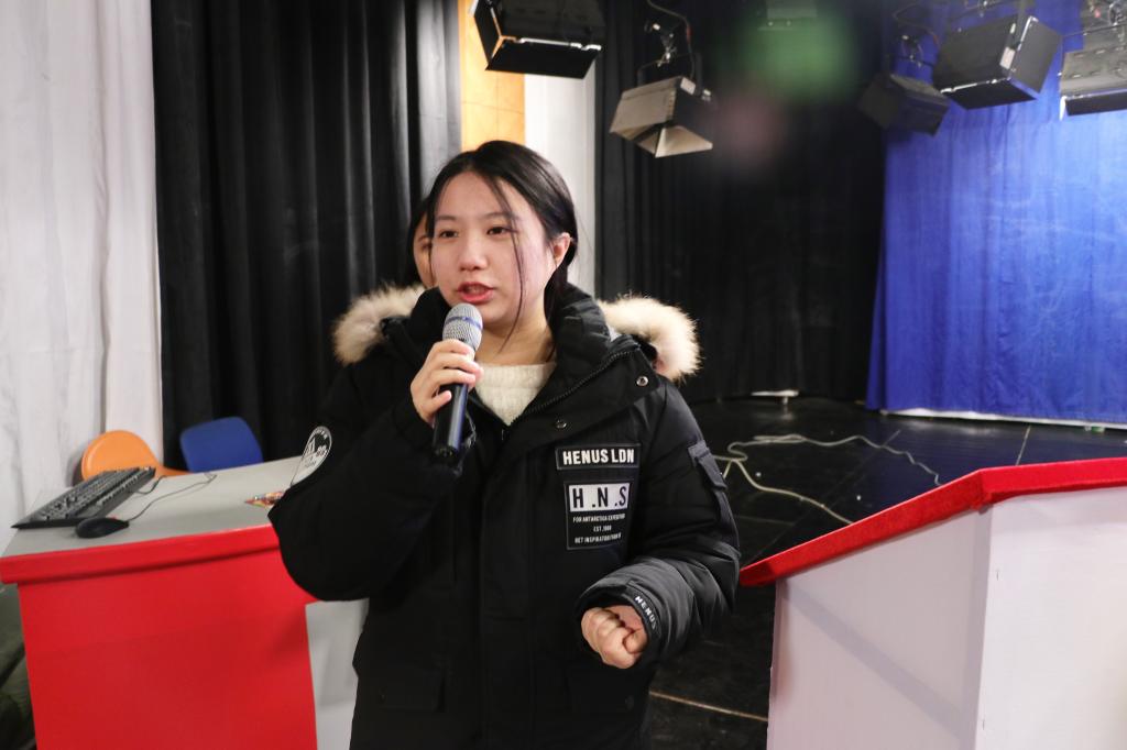图为 陈思颖发言