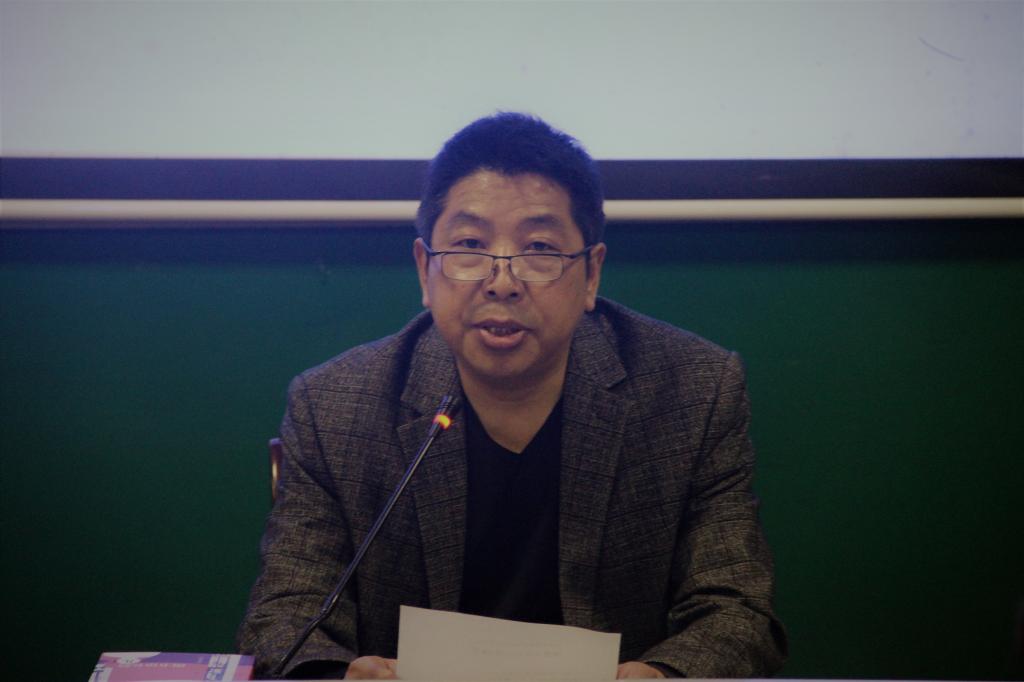 图为田茂军主持会议 (韦慧明摄)