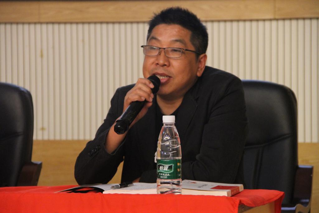 图为 田茂军主持(段诗韬 摄)