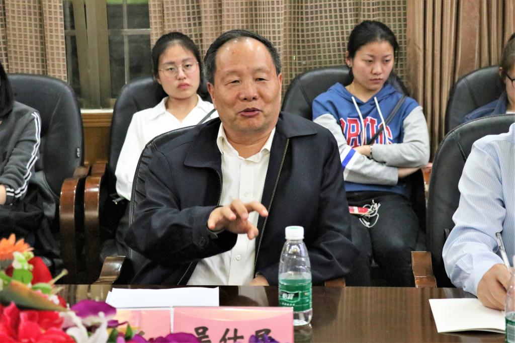 图为 吴仕民教授发言(张意 摄)
