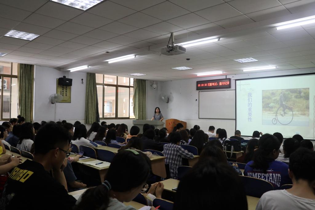 图为 讲座现场(朱嘉昕 摄)