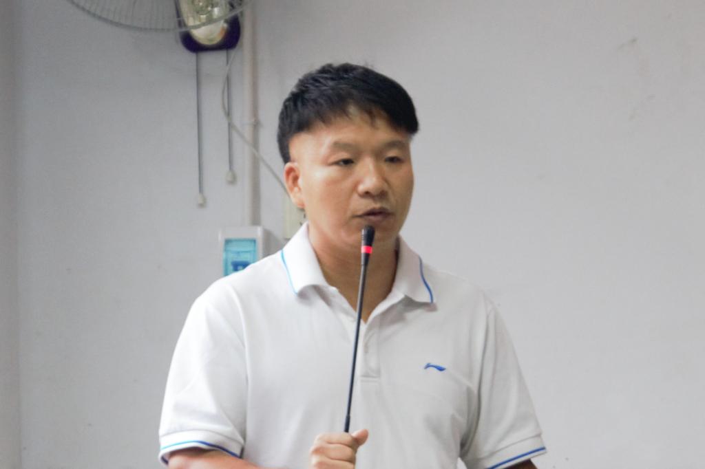图为 李建武正在授课(郑之阳 摄)