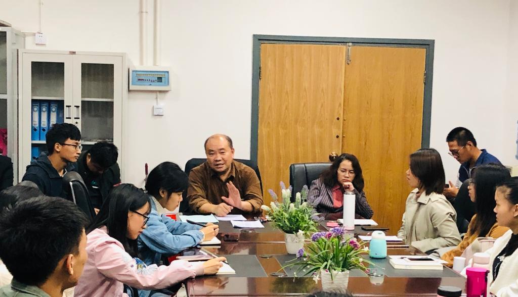 图为 李端生发言 饶金玉摄