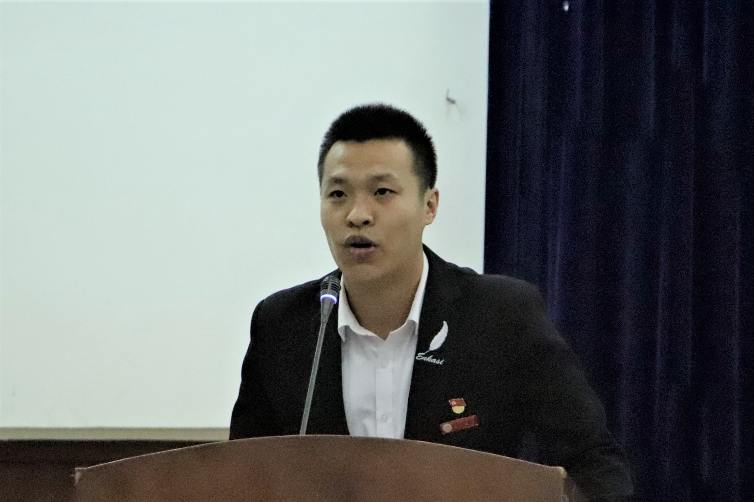 图为 尹瑜璞发言(吕嘉欣 摄)