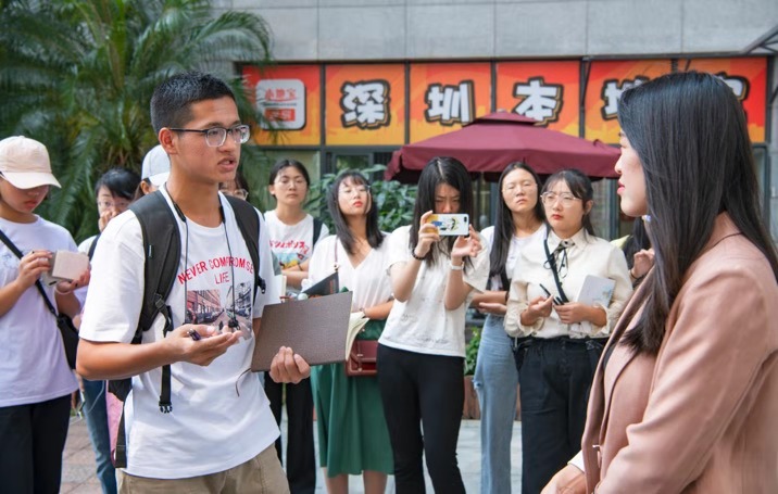 会后同学们积极提问
