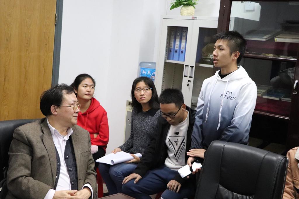 图为 现场互动 张意摄