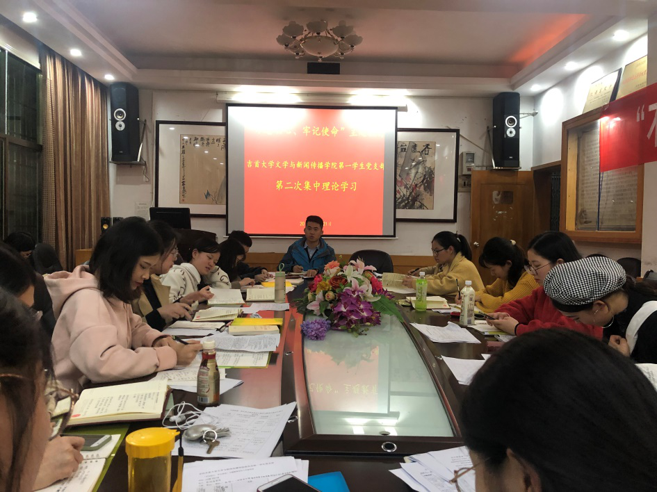 图为 刘建新做分享(李正巍 摄)