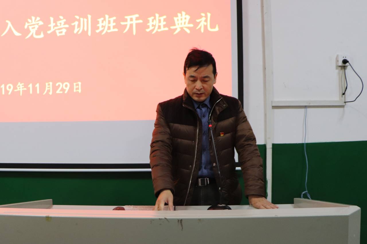 图为 杨龙斌发言 李冰姿摄